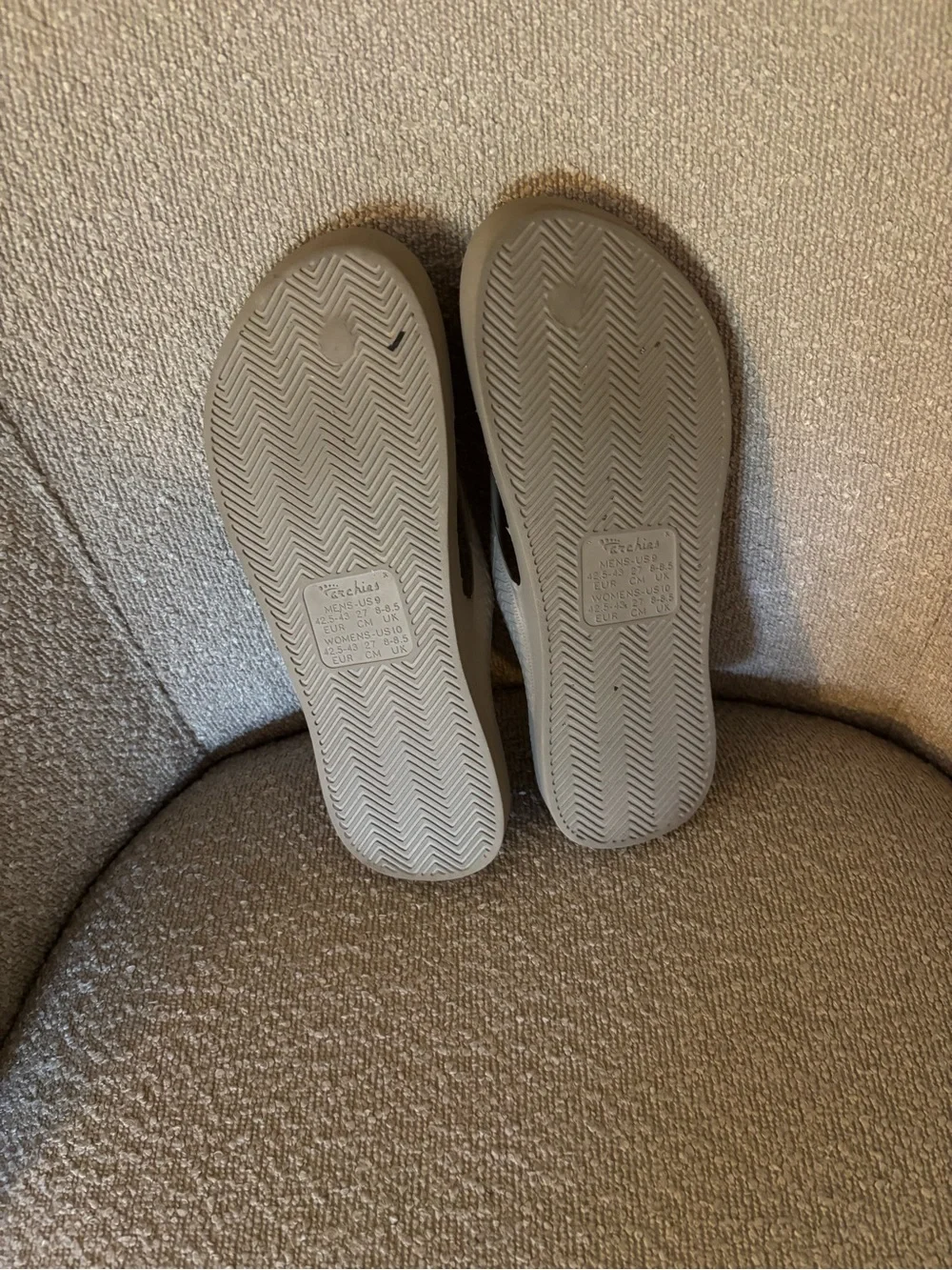 Classic Women's Gray Flip Flop Sandals — Cushioned Everyday Comfort